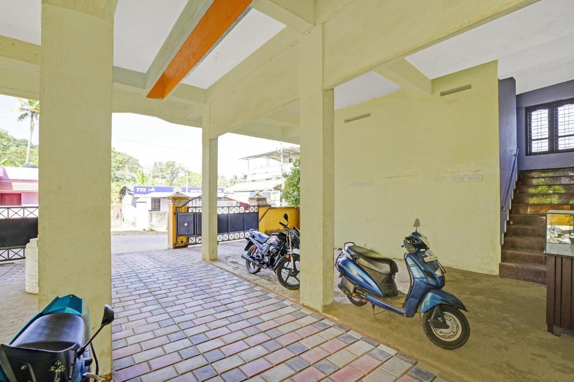 Hotel O Ss Residency Punalur Bagian luar foto